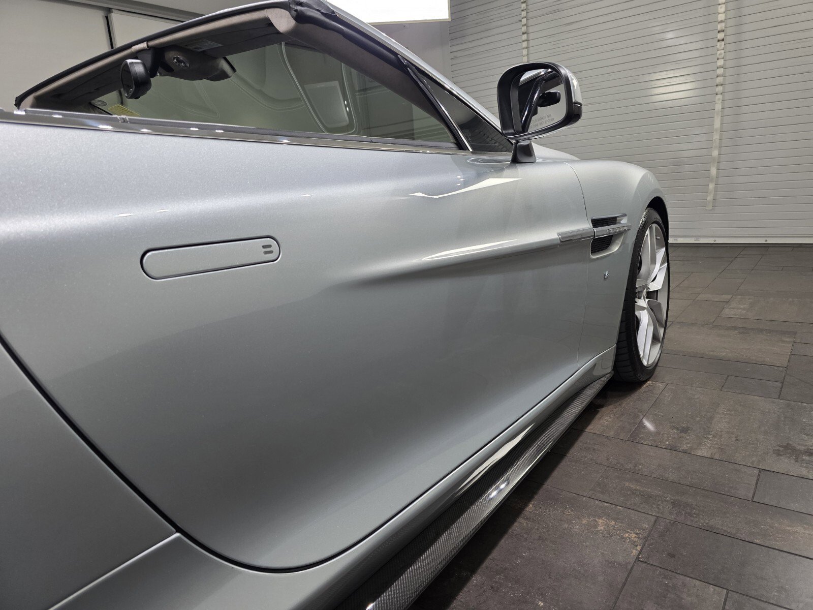 Used 2017 Aston Martin Vanquish Volante RWD image 9