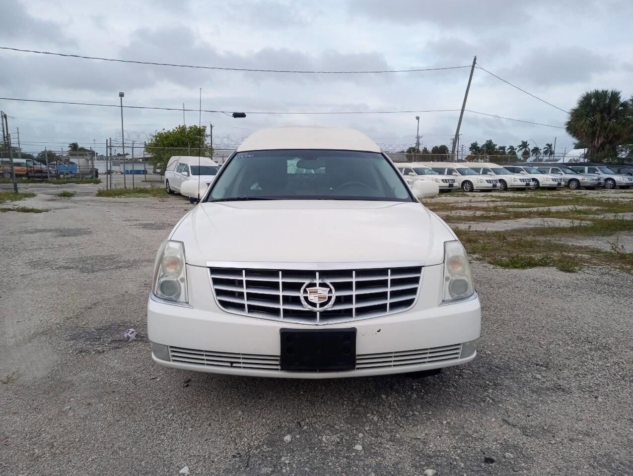 Used 2011 Cadillac DTS Limousine image 2