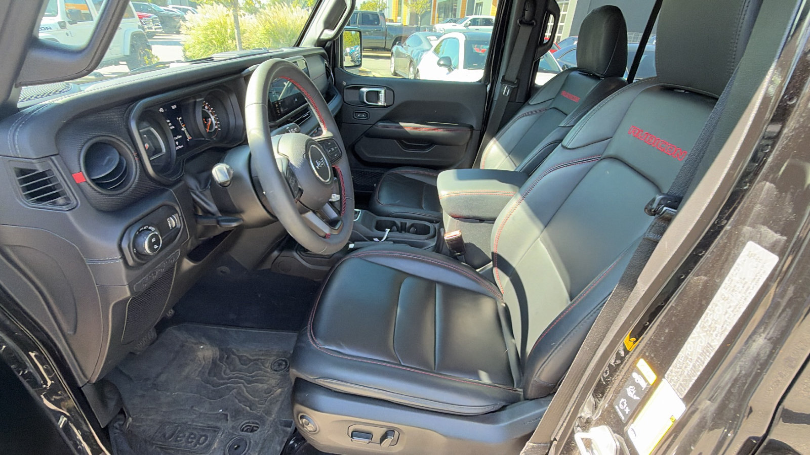 Used 2024 Jeep Gladiator Rubicon w/ Technology Group AWD/4WD image 16