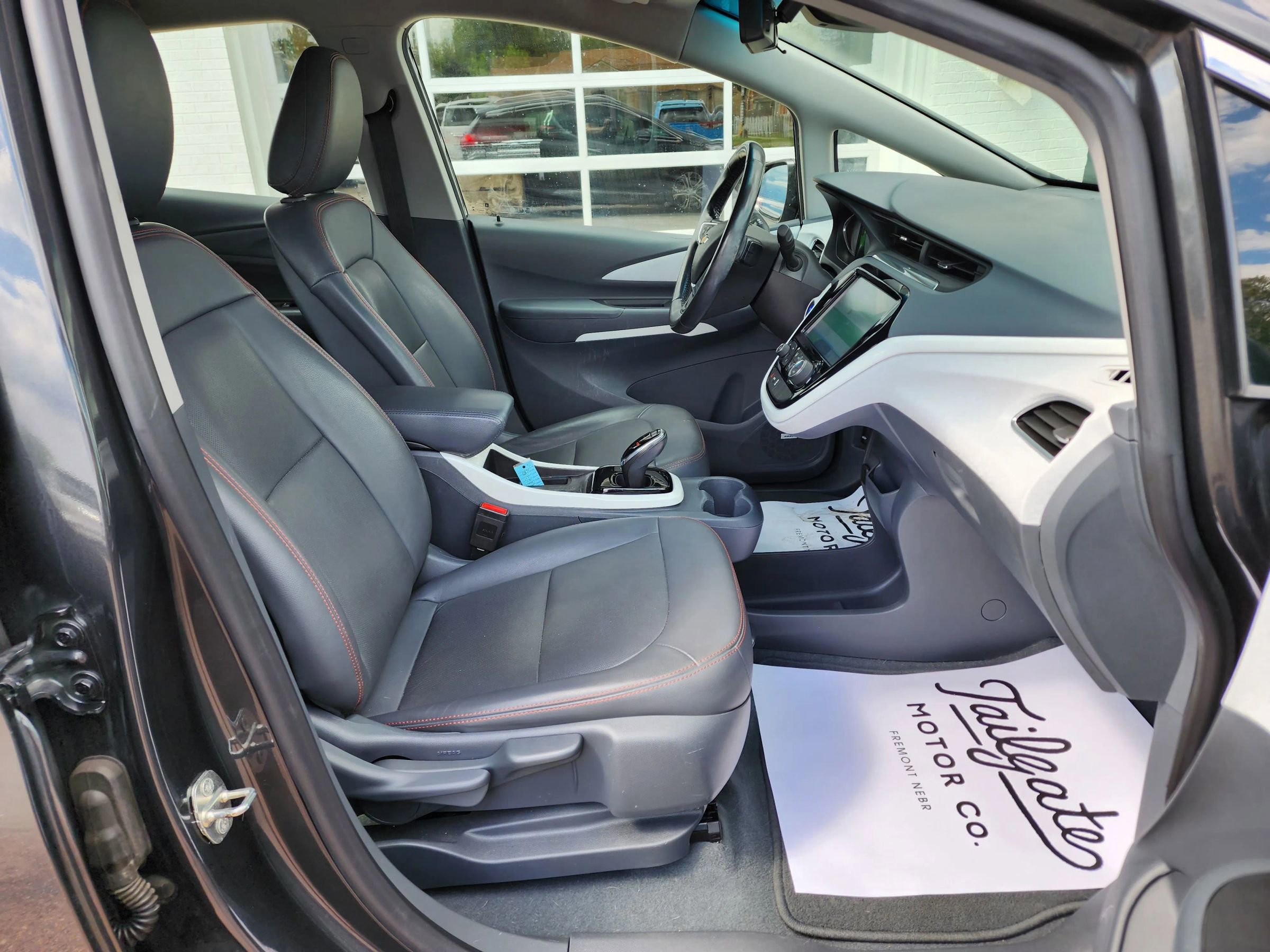 Used 2019 Chevrolet Bolt Premier w/ Infotainment Package FWD image 10