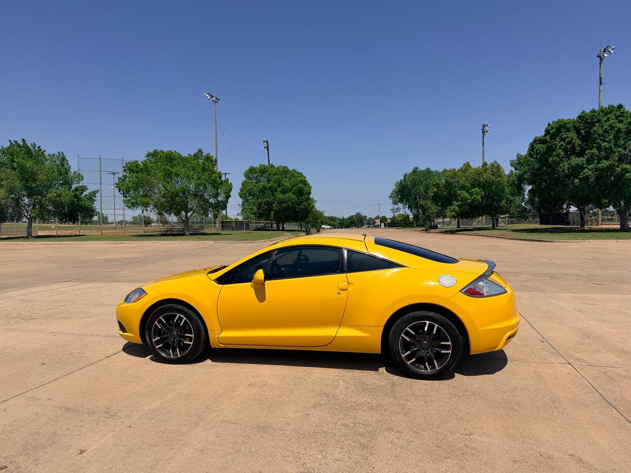 Used 2009 Mitsubishi Eclipse GS FWD image 5