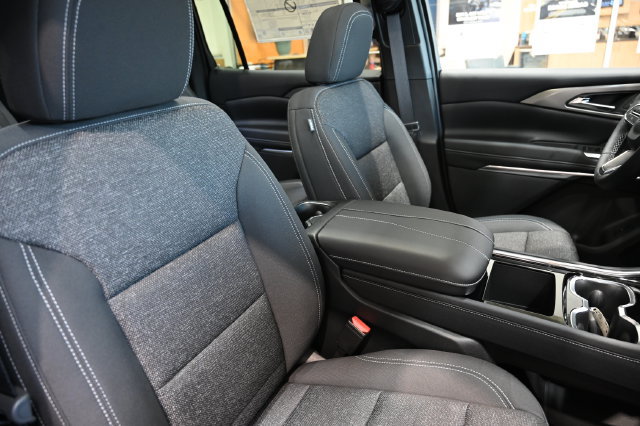 New 2027 Chevrolet Traverse LT w/ LPO, Floor Liner Package FWD image 8