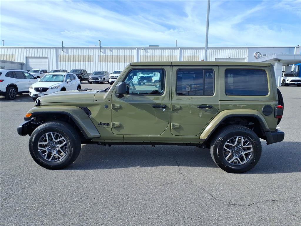 Used 2026 Jeep Wrangler Unlimited Sahara AWD/4WD image 7