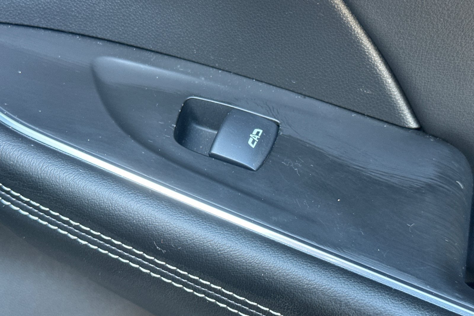Used 2021 Buick Envision Essence FWD image 23