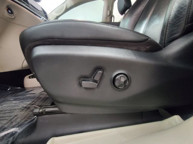 Used 2020 Chrysler Pacifica Touring-L Plus w/ Advanced Safetytec Group FWD image 15