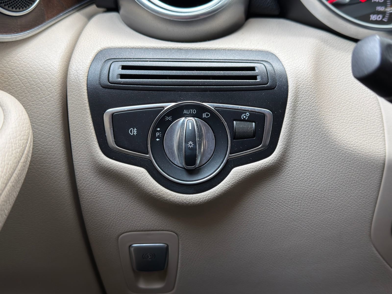 Used 2019 Mercedes-Benz GLC 300 4MATIC image 23