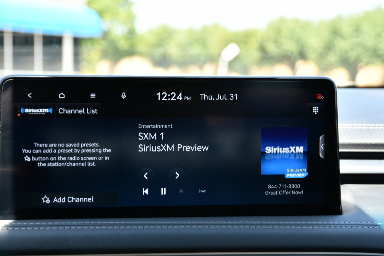 Used 2025 Genesis G70 2.5T image 14