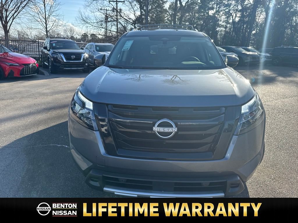 Certified 2025 Nissan Pathfinder Platinum w/ Black Appearance Package image 10