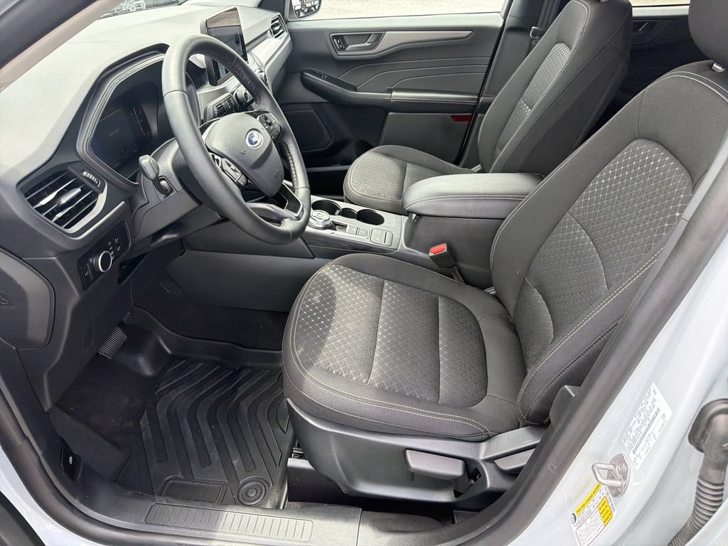 Used 2026 Ford Escape Active w/ Cold Weather Package FWD image 9