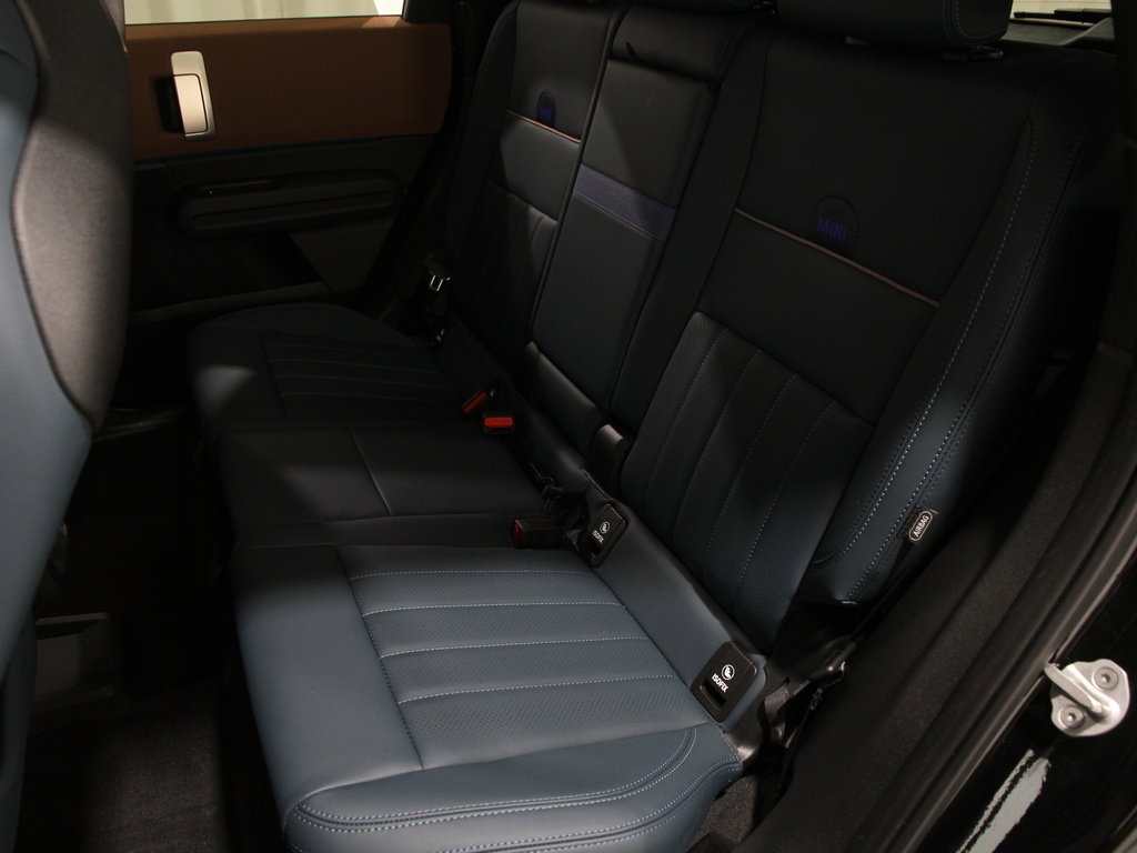 Certified 2025 MINI Cooper Countryman S w/ Comfort Package Max image 19