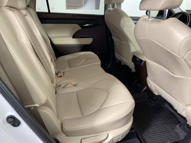 Used 2021 Toyota Highlander XLE image 12