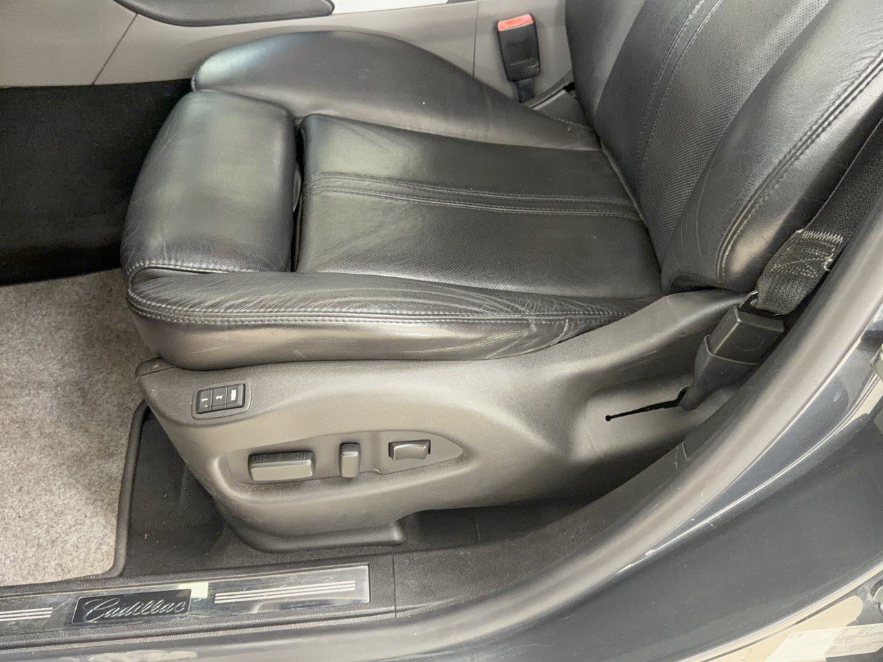 Used 2010 Cadillac SRX Performance AWD/4WD image 16