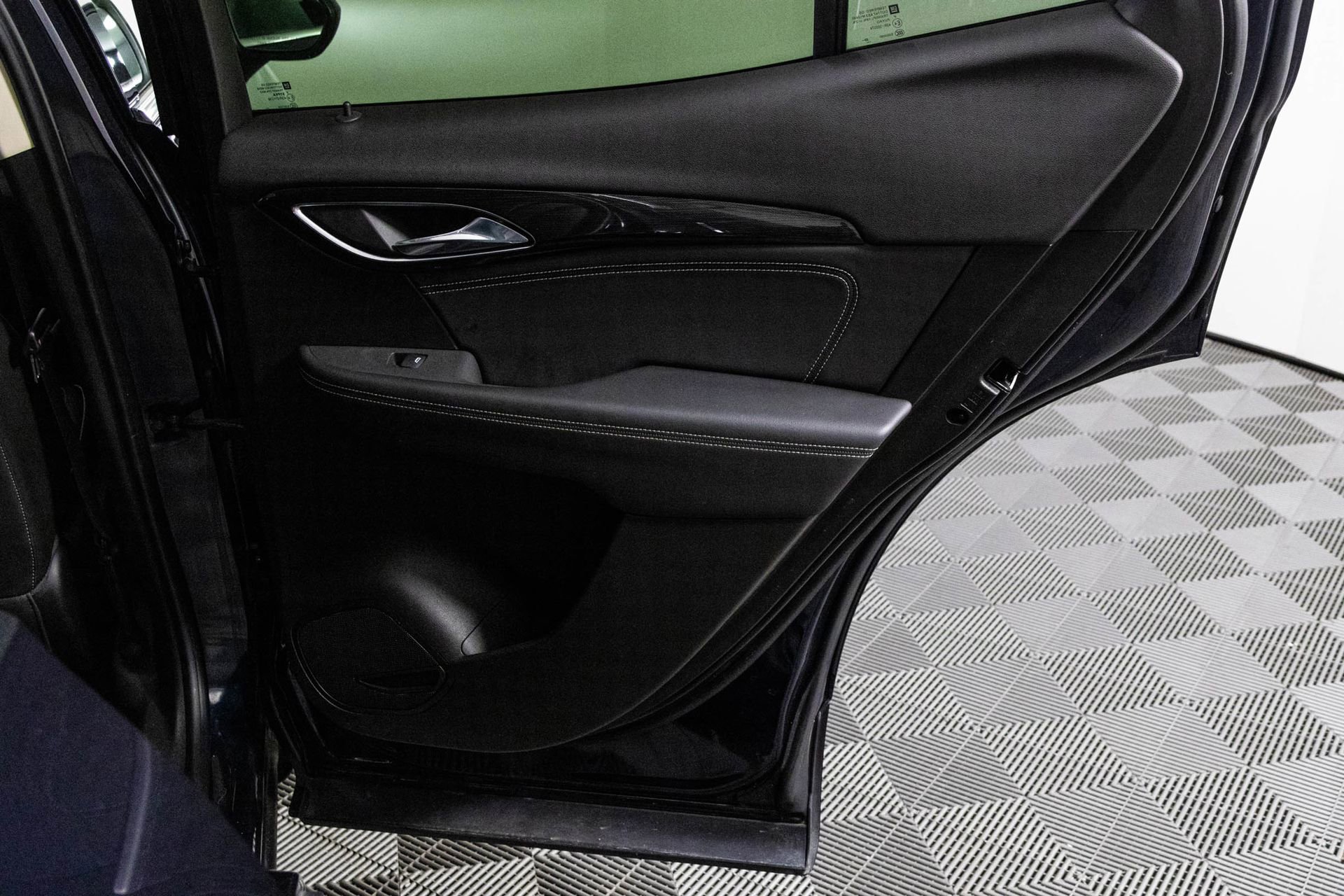 Used 2021 Buick Envision Essence image 40