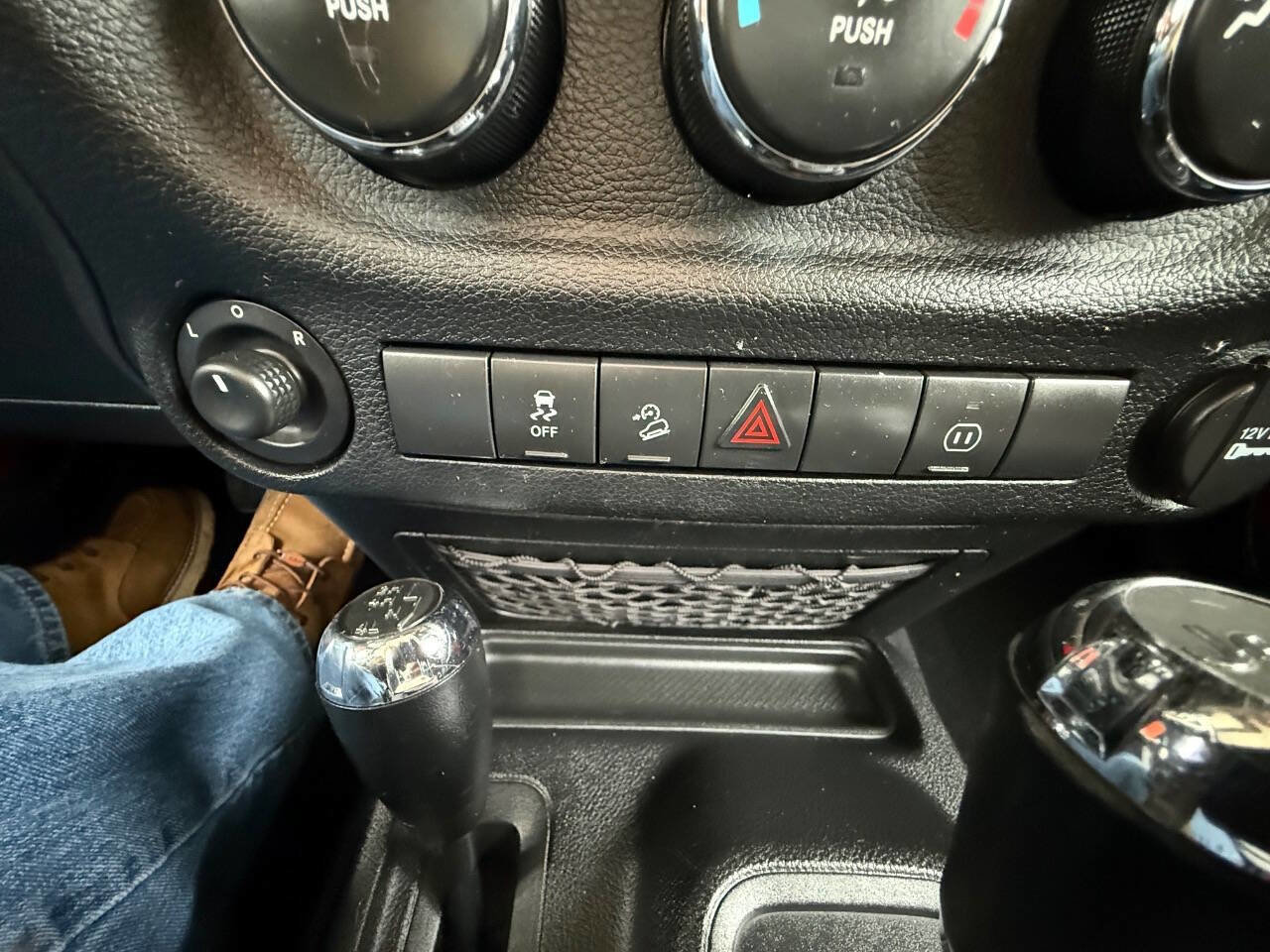 Used 2012 Jeep Wrangler Unlimited Sahara w/ Mopar Chrome Edition Group image 17