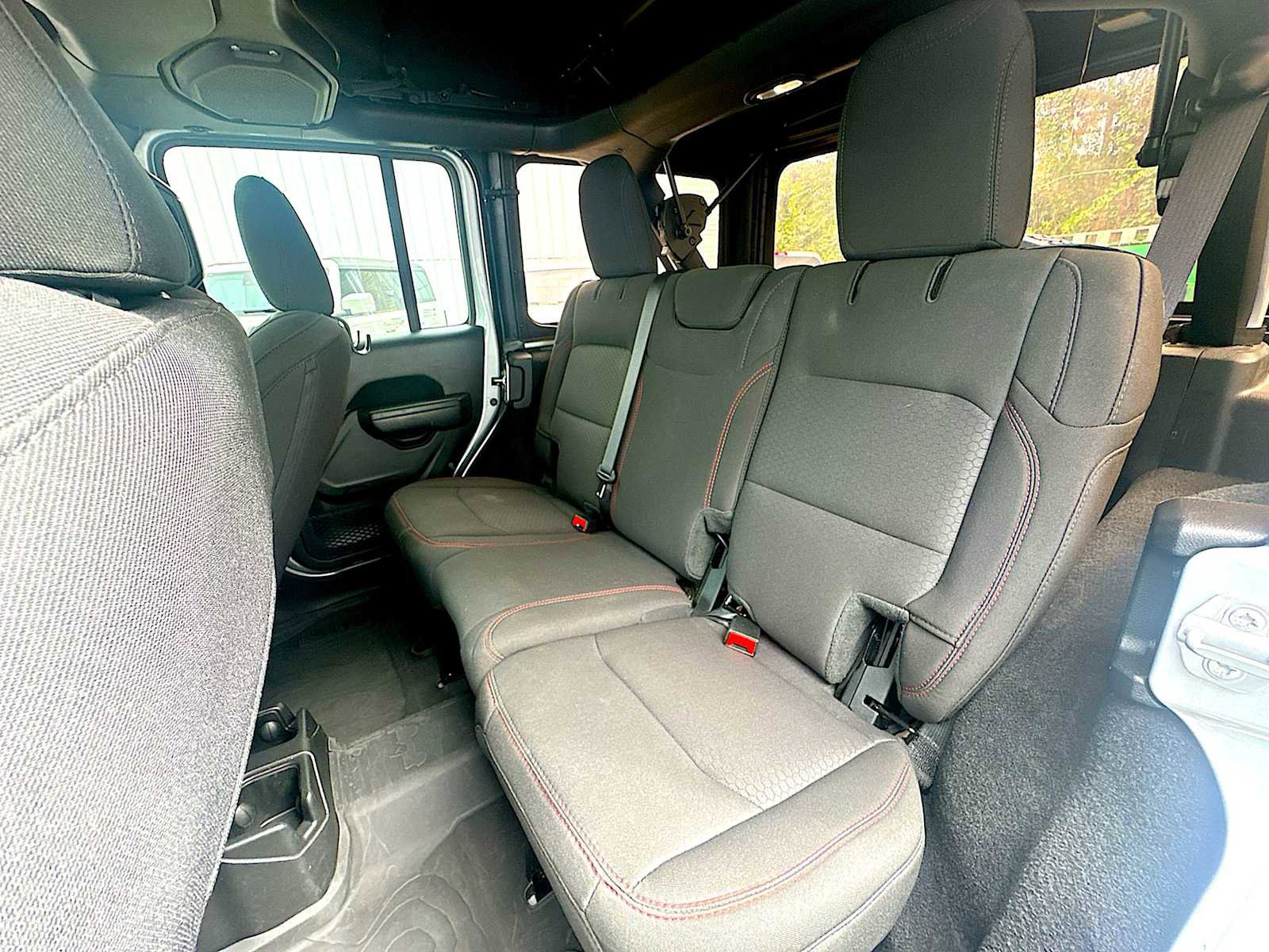 Used 2023 Jeep Wrangler Unlimited Rubicon image 23