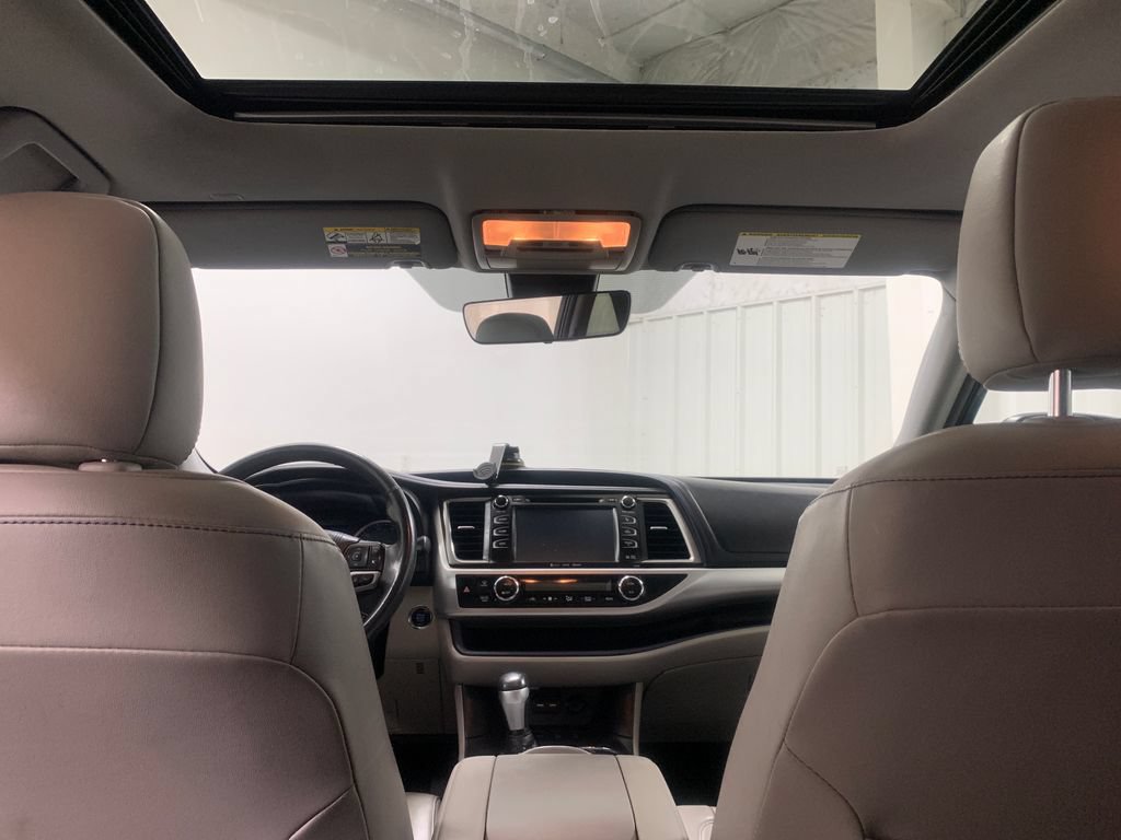Used 2019 Toyota Highlander XLE AWD/4WD image 21