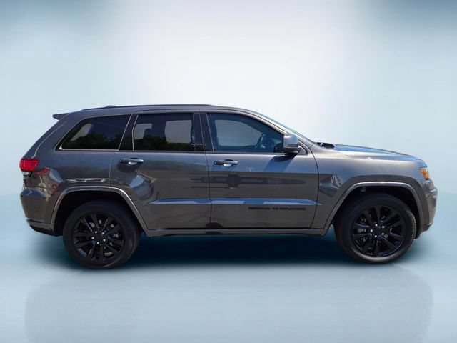 Used 2018 Jeep Grand Cherokee Altitude AWD/4WD image 3