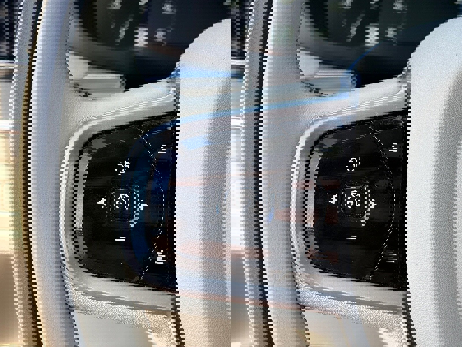 Used 2018 Volvo XC60 T8 Inscription image 22