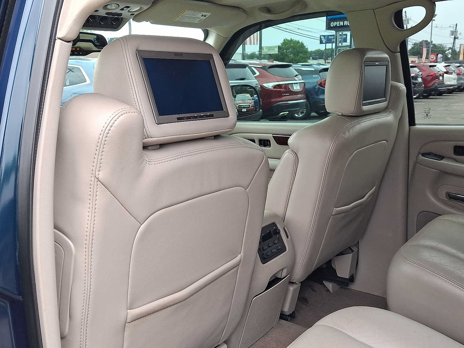 Used 2006 Cadillac Escalade AWD image 11