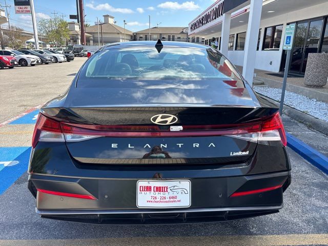 Used 2024 Hyundai Elantra Limited FWD image 5