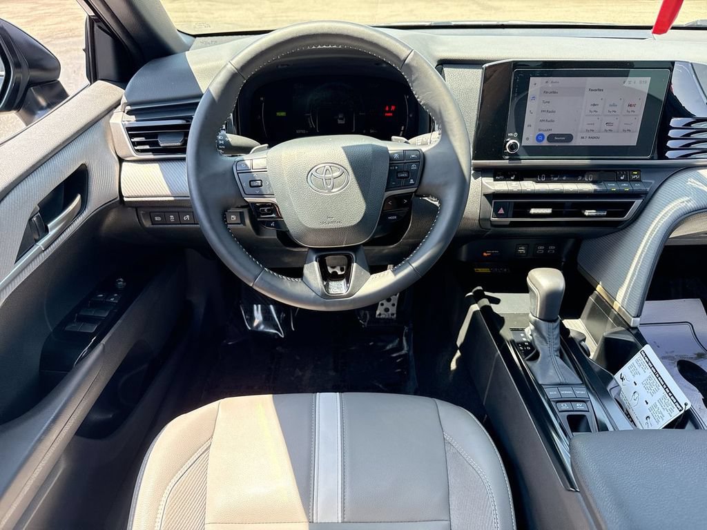 Used 2025 Toyota Camry SE w/ Convenience Package FWD image 14