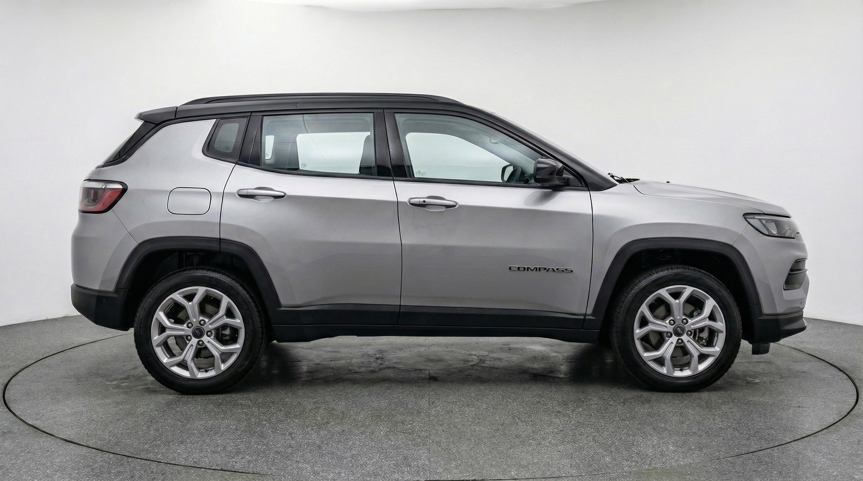 Used 2025 Jeep Compass Latitude AWD/4WD image 11