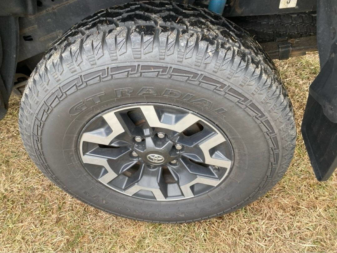 Used 2020 Toyota Tacoma TRD Off-Road w/ Technology Package image 29