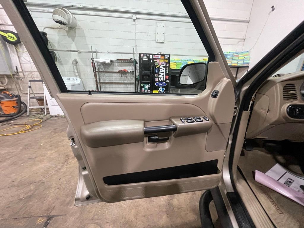 Used 2004 Ford Explorer Sport Trac XLT AWD/4WD image 16