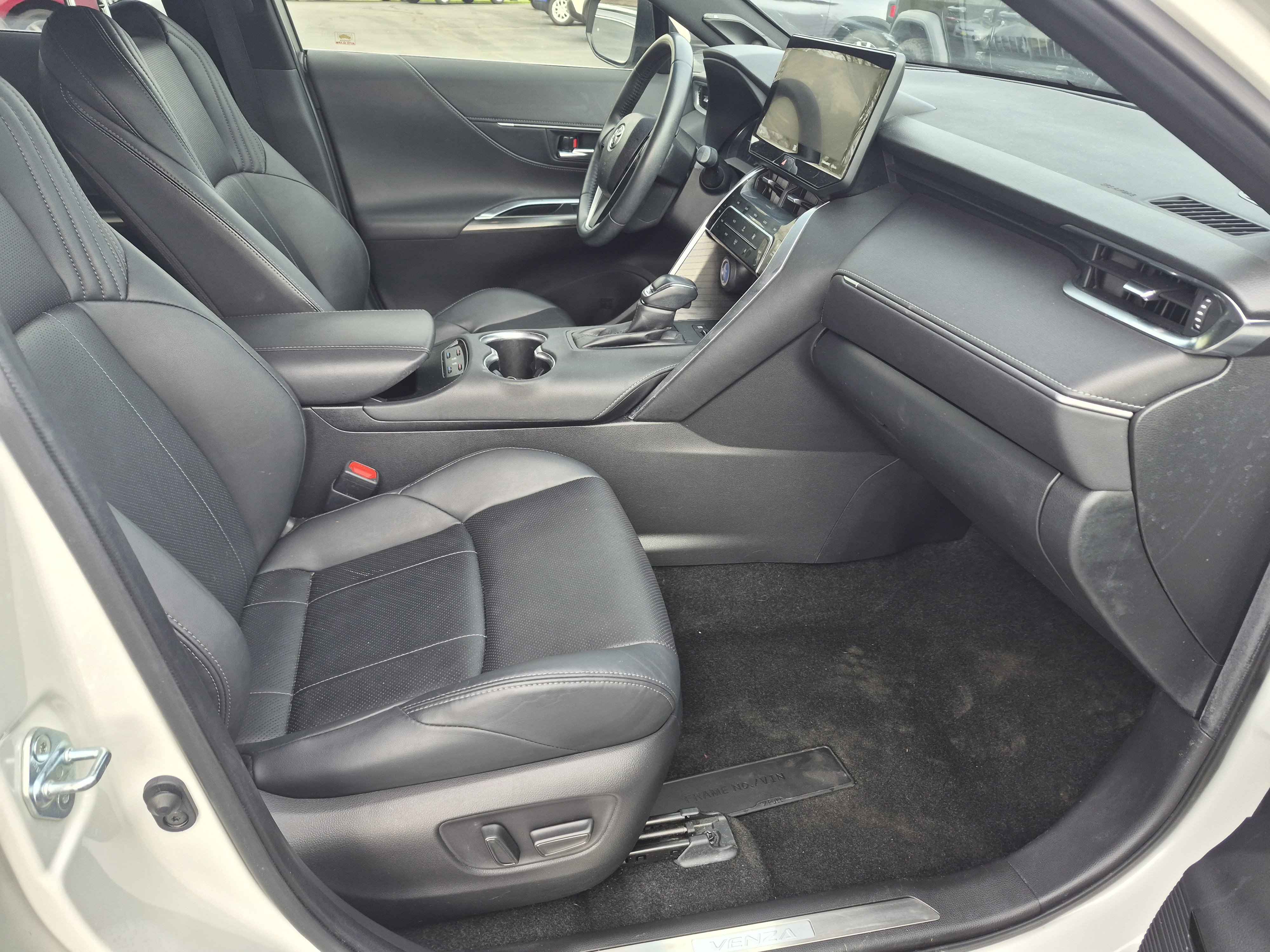 Used 2021 Toyota Venza Limited w/ Advanced Technology Package AWD/4WD image 12