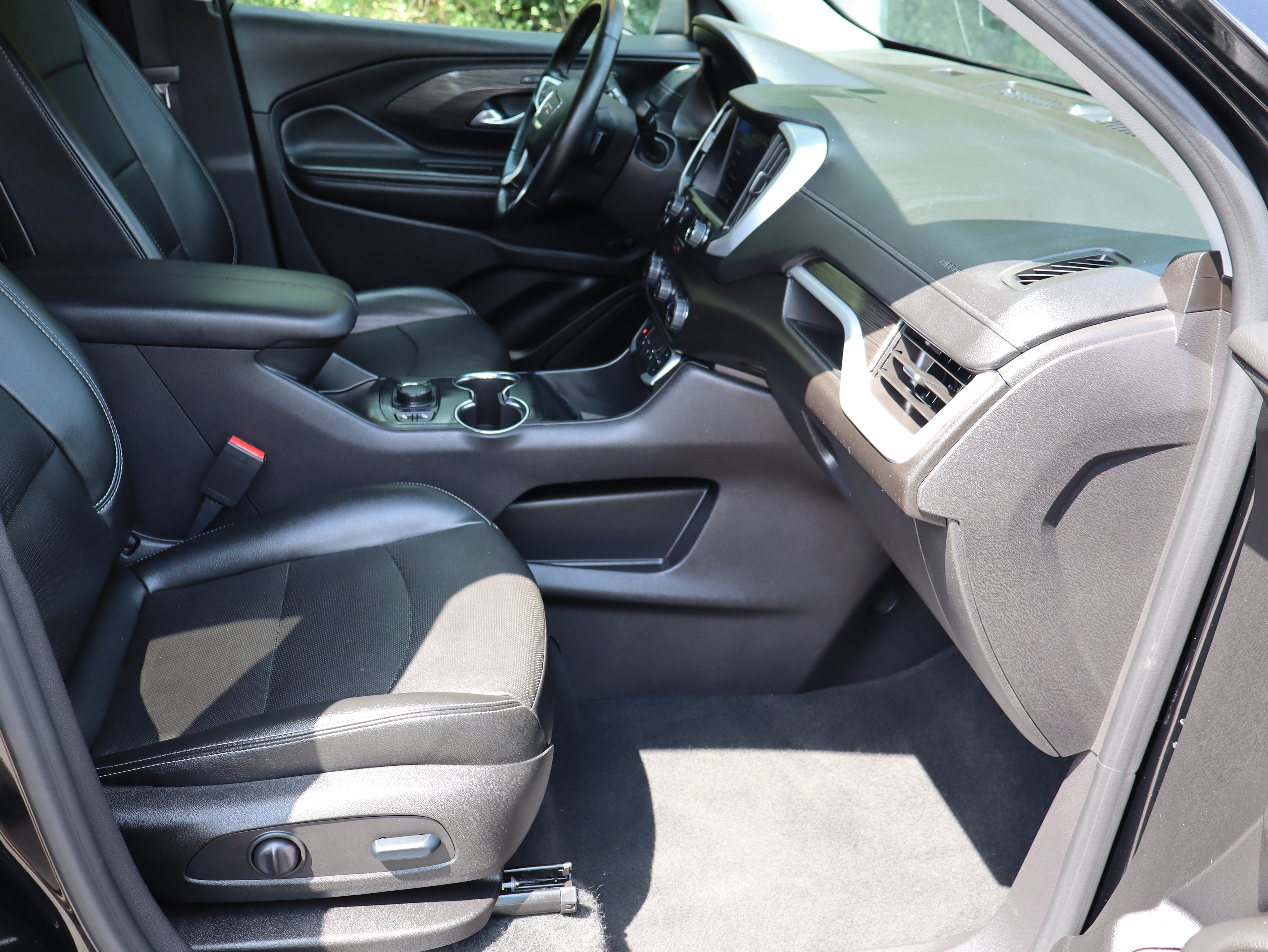 Used 2024 GMC Terrain SLT AWD/4WD image 30