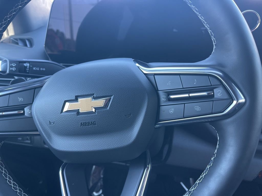 Used 2025 Chevrolet Silverado EV LT AWD/4WD image 15