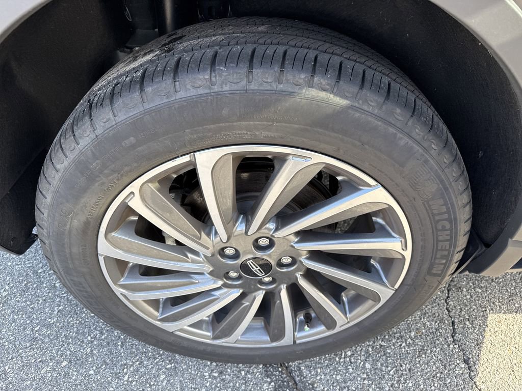 Used 2025 Lincoln Corsair Reserve image 17