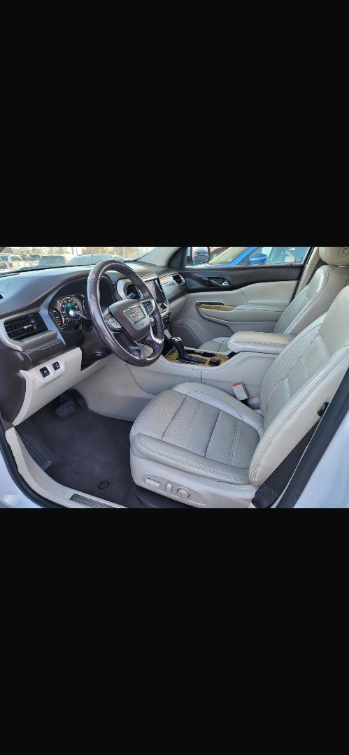 Used 2017 GMC Acadia Denali w/ Technology Package FWD image 15