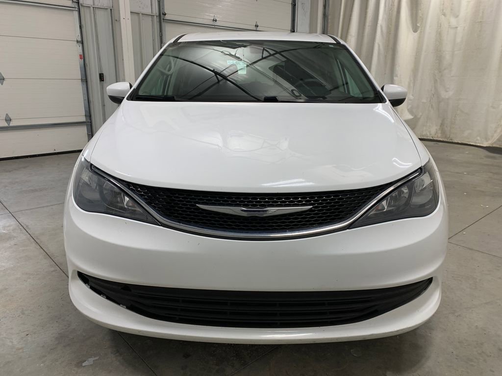 Used 2017 Chrysler Pacifica Touring FWD image 30