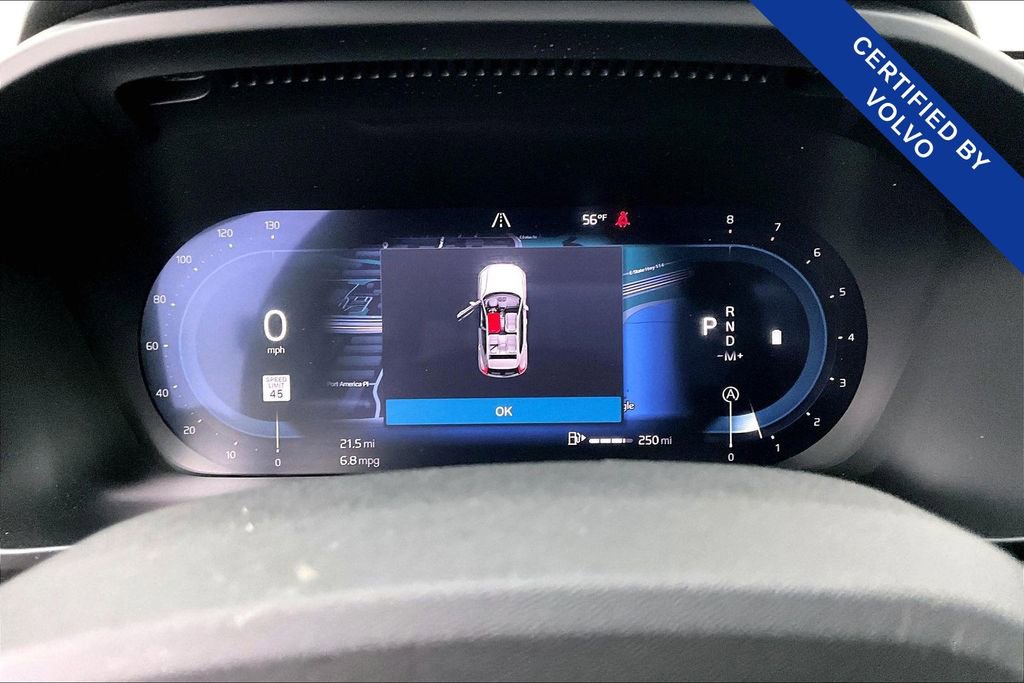 Used 2025 Volvo XC40 B5 Plus image 29