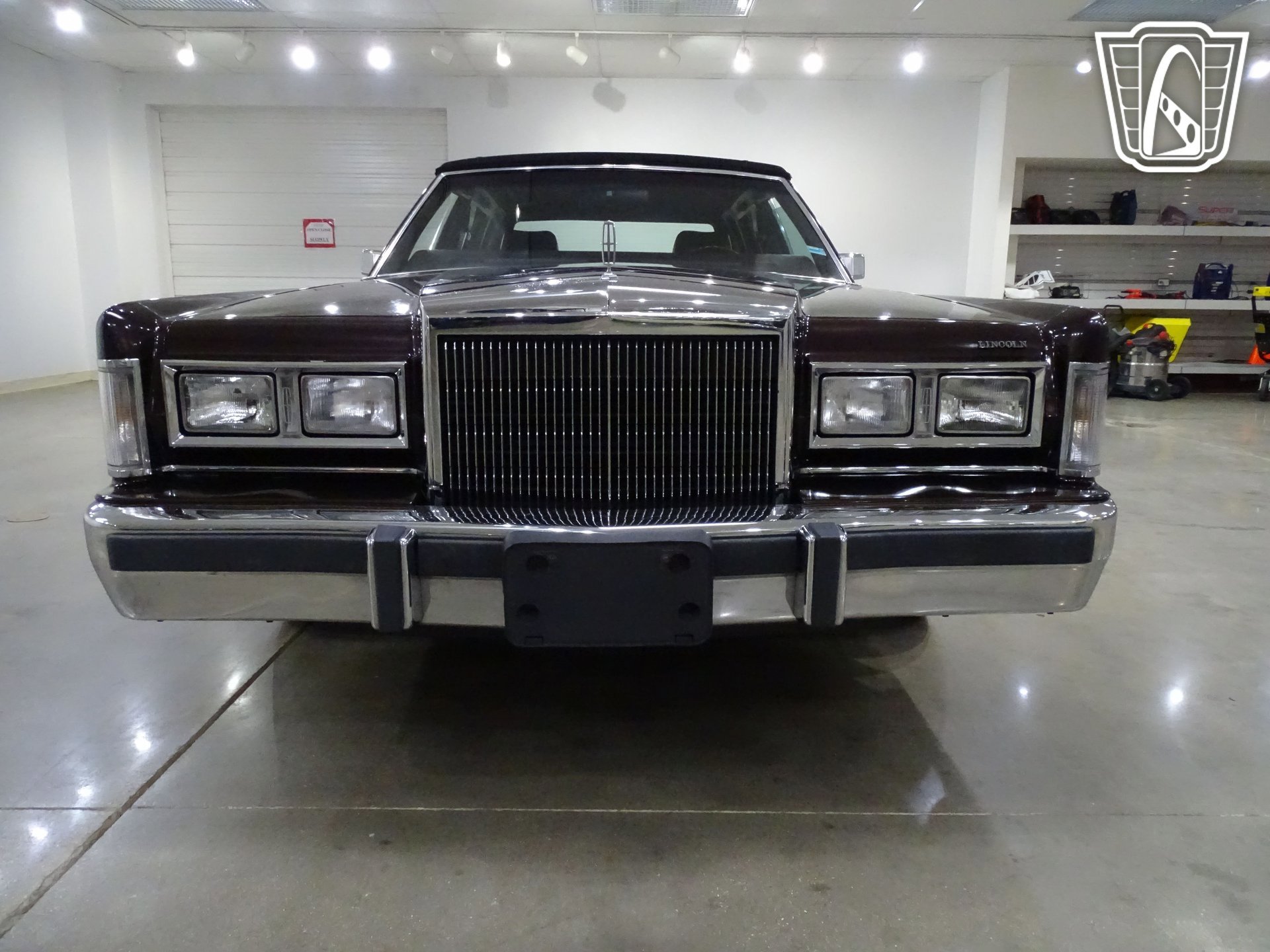 Used 1988 Lincoln Town Car RWD image 24