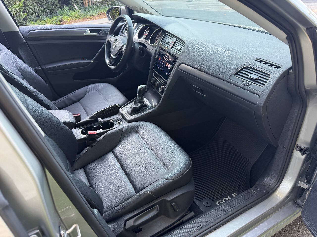Used 2018 Volkswagen Golf SE FWD image 24