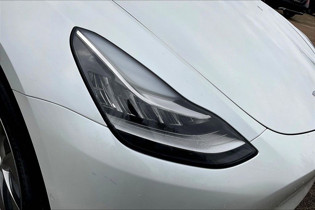 Used 2022 Tesla Model Y Long Range image 31