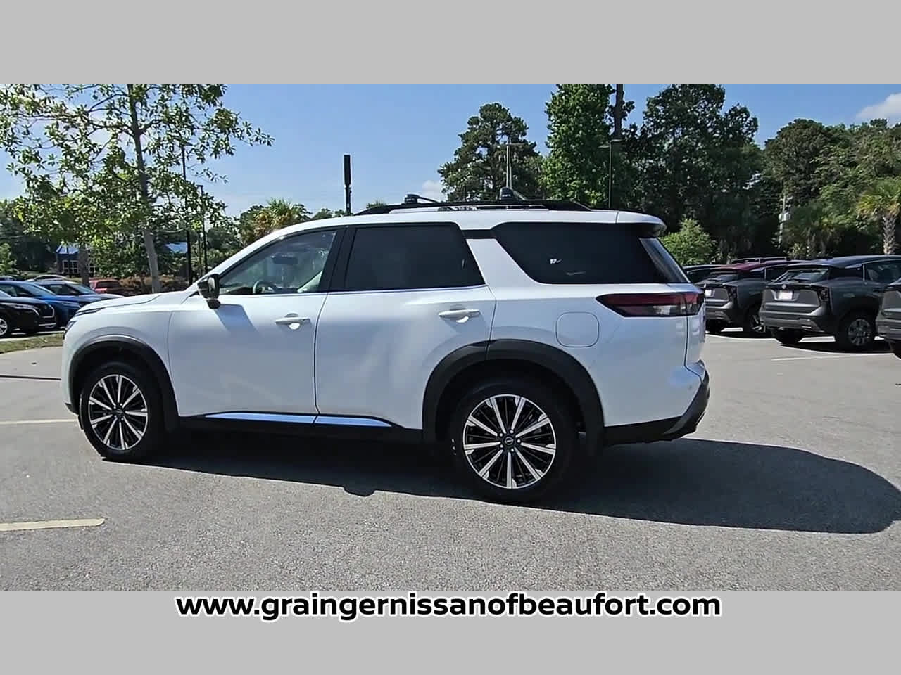 New 2026 Nissan Pathfinder Platinum FWD image 25