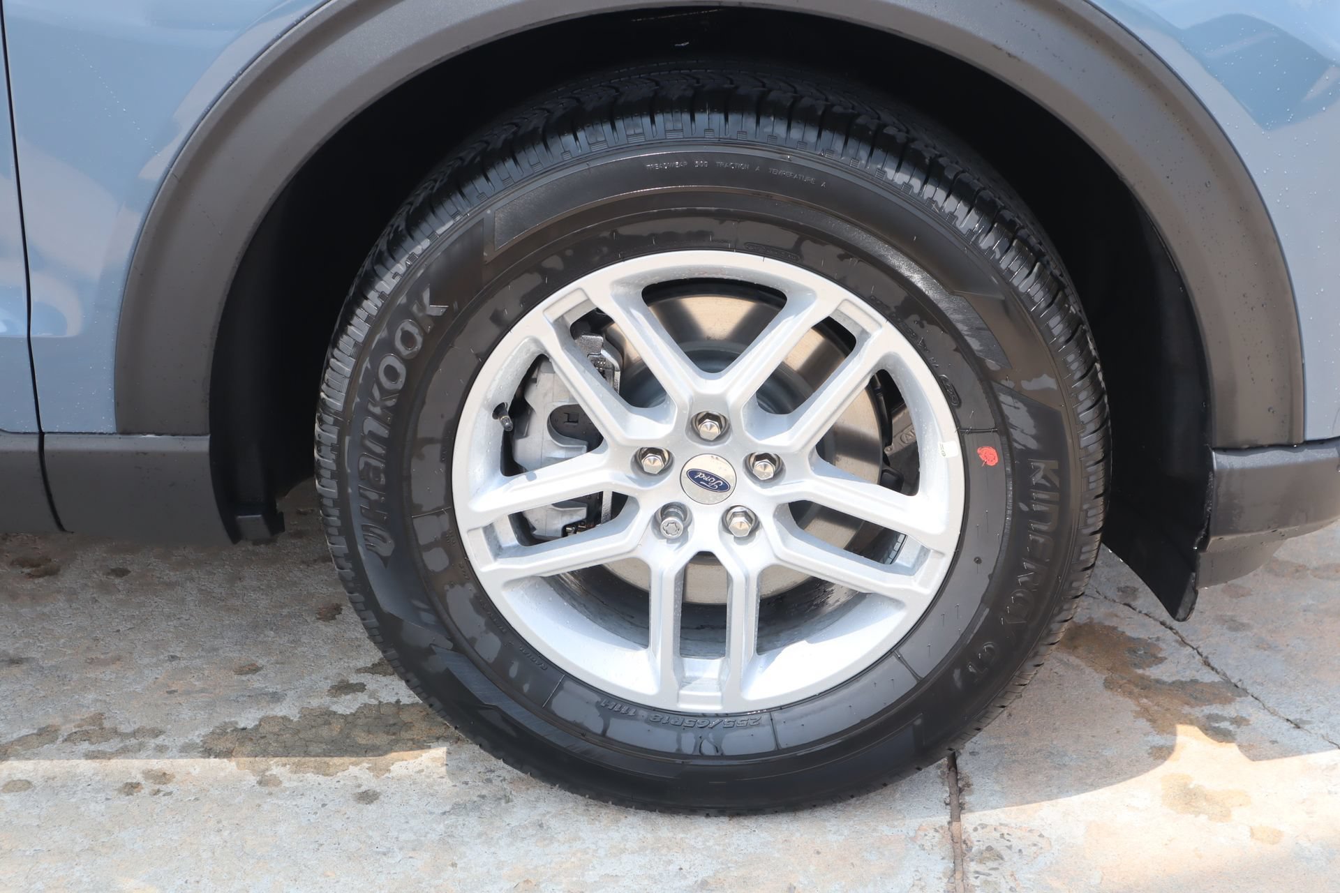 New 2026 Ford Explorer Active RWD image 18