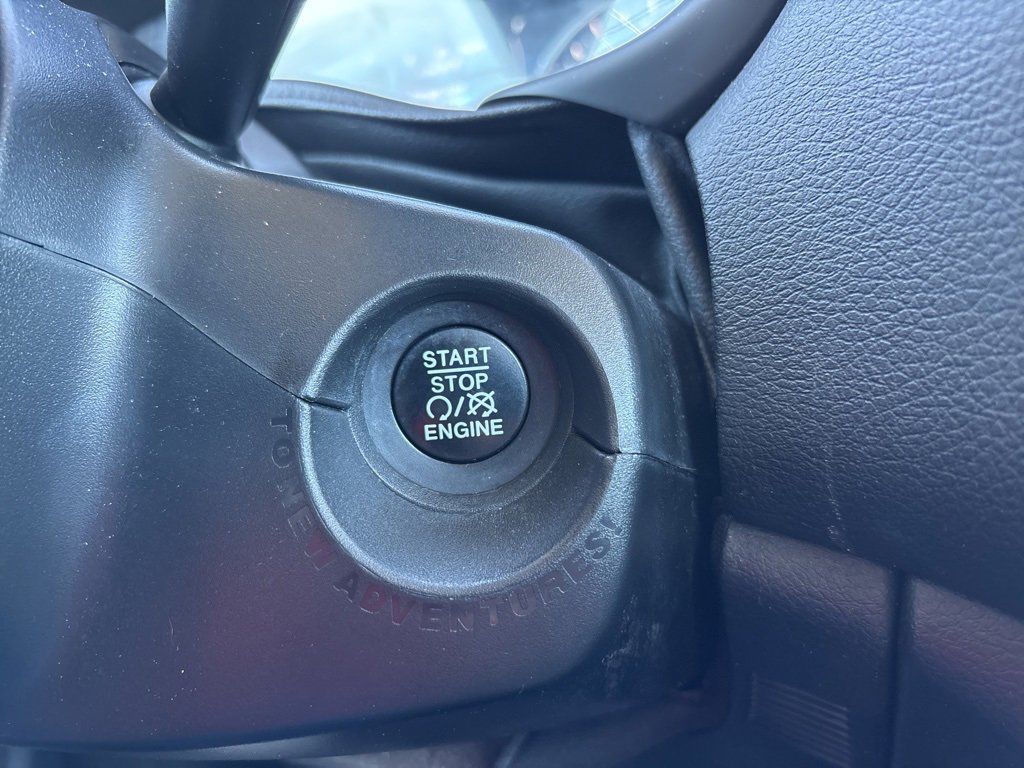 Used 2017 Jeep Renegade Latitude w/ Cold Weather Group image 13