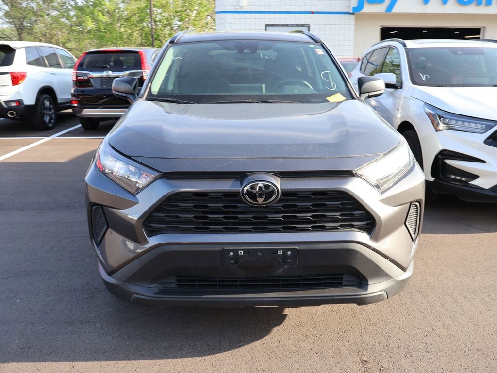 Used 2021 Toyota RAV4 LE AWD/4WD image 2