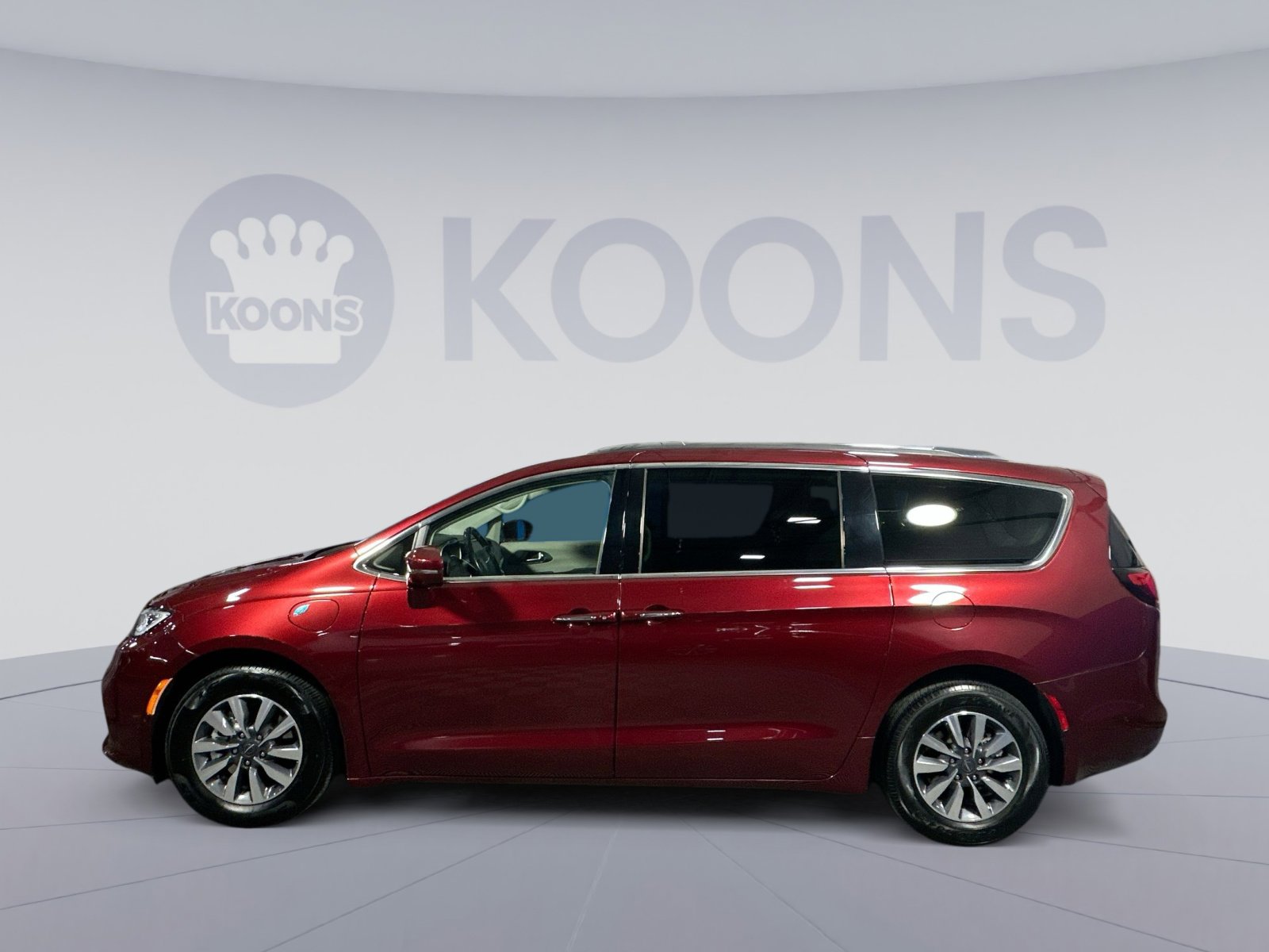 Used 2021 Chrysler Pacifica Touring-L image 2