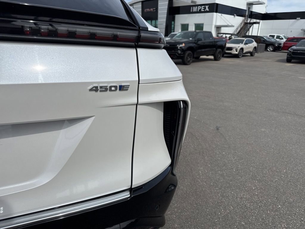 Used 2024 Cadillac Lyriq Luxury w/ LPO, Floor Liner Package image 32