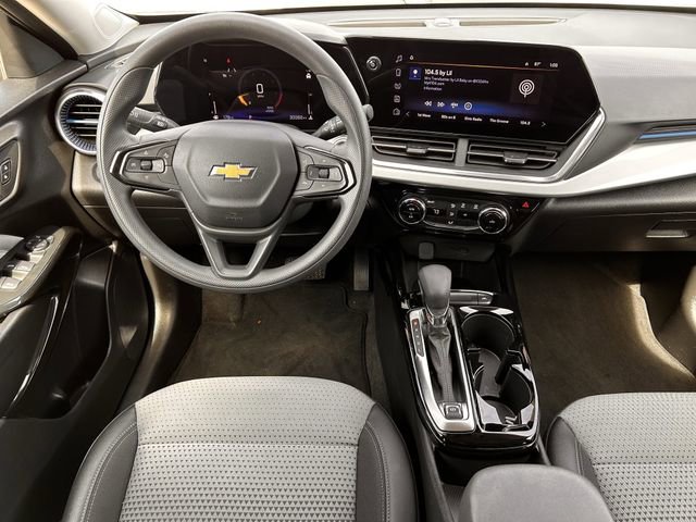 Used 2025 Chevrolet Trax LT image 13