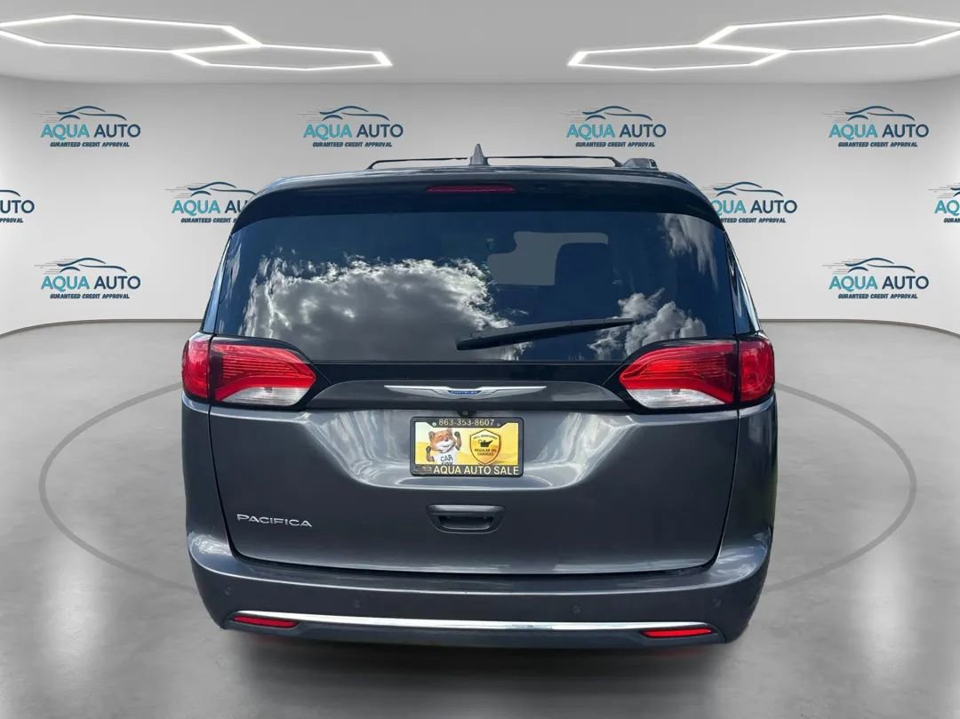 Used 2018 Chrysler Pacifica Touring-L image 6