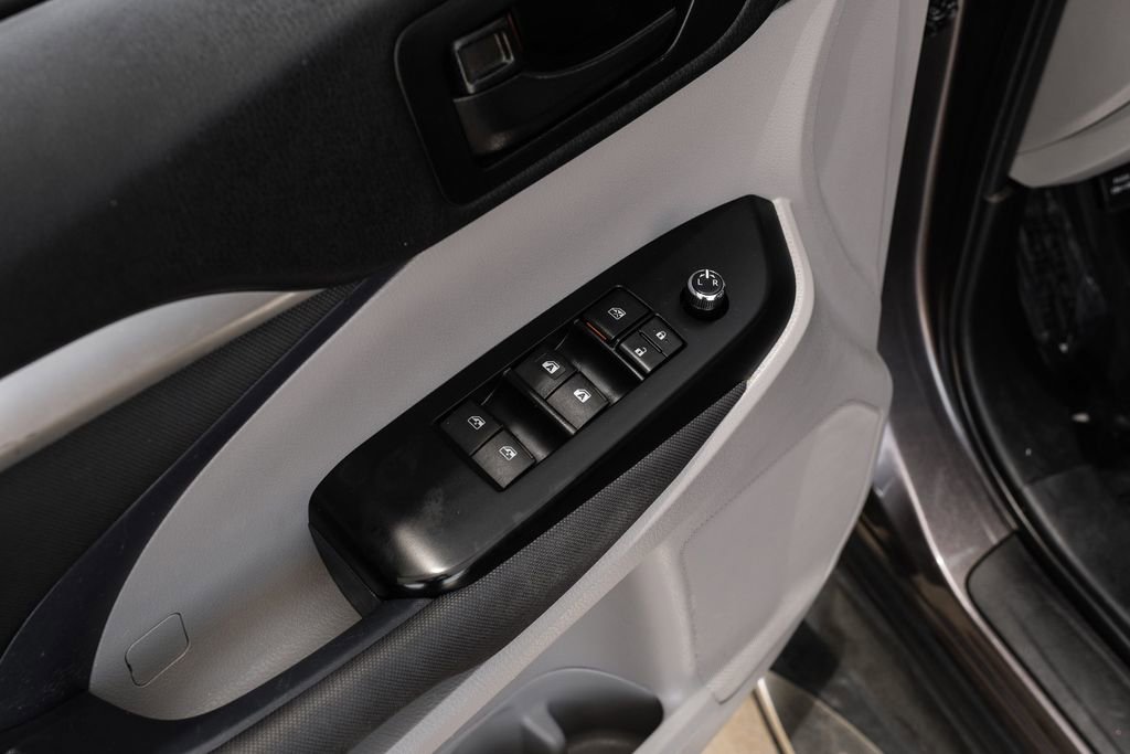 Used 2019 Toyota Highlander LE FWD image 44