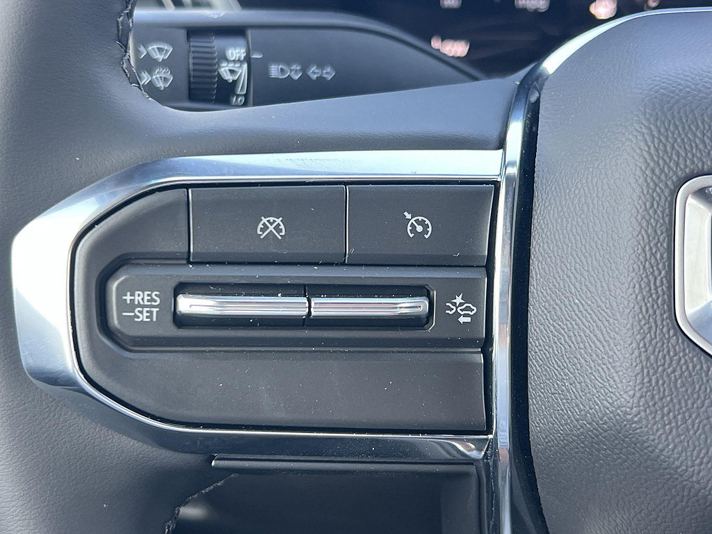 New 2026 GMC Canyon Elevation w/ LPO, Black Badging Package RWD image 13