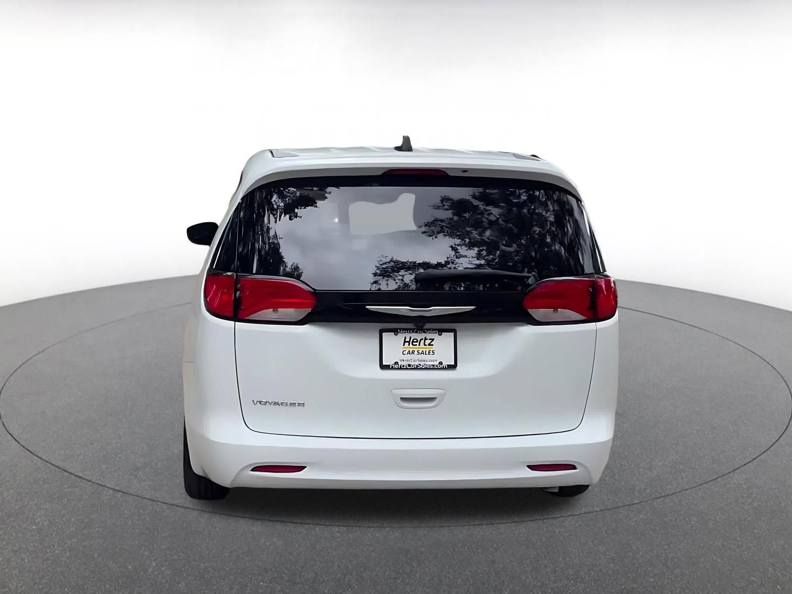 Used 2022 Chrysler Voyager LX FWD image 12