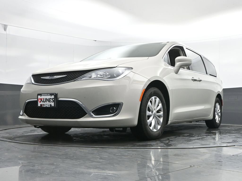 Used 2019 Chrysler Pacifica Touring Plus w/ Cold Weather Group image 47